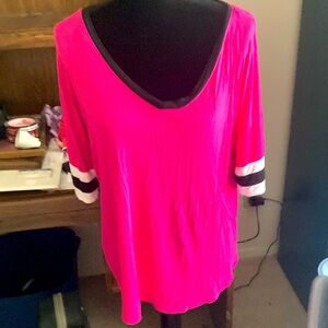 Pink white and black womens jersey. Size XXXL/3XG (21) No Boundaries